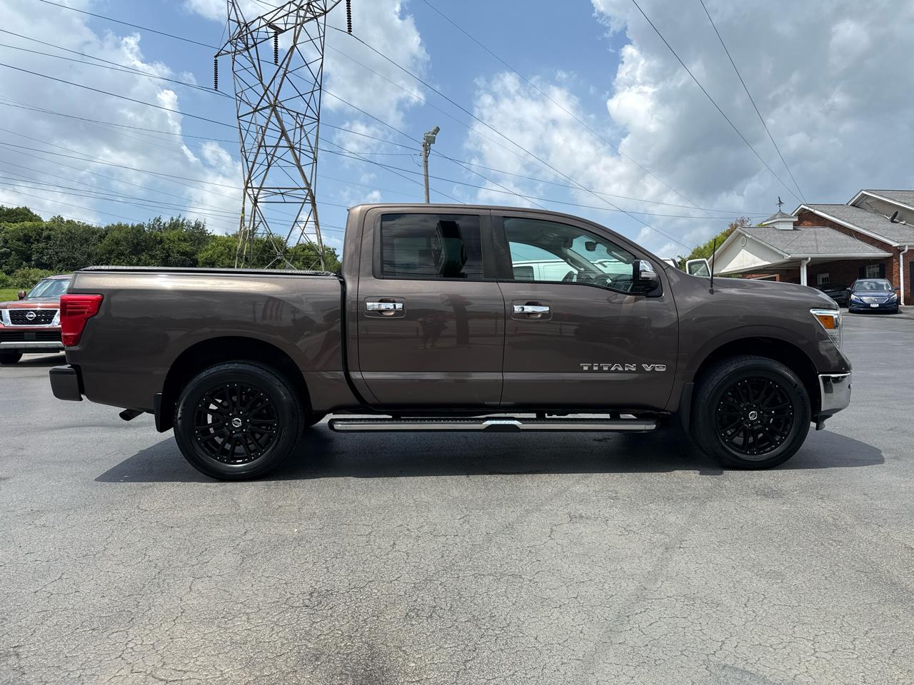 Nissan Titan 4x4 Crew Cab SL 2018