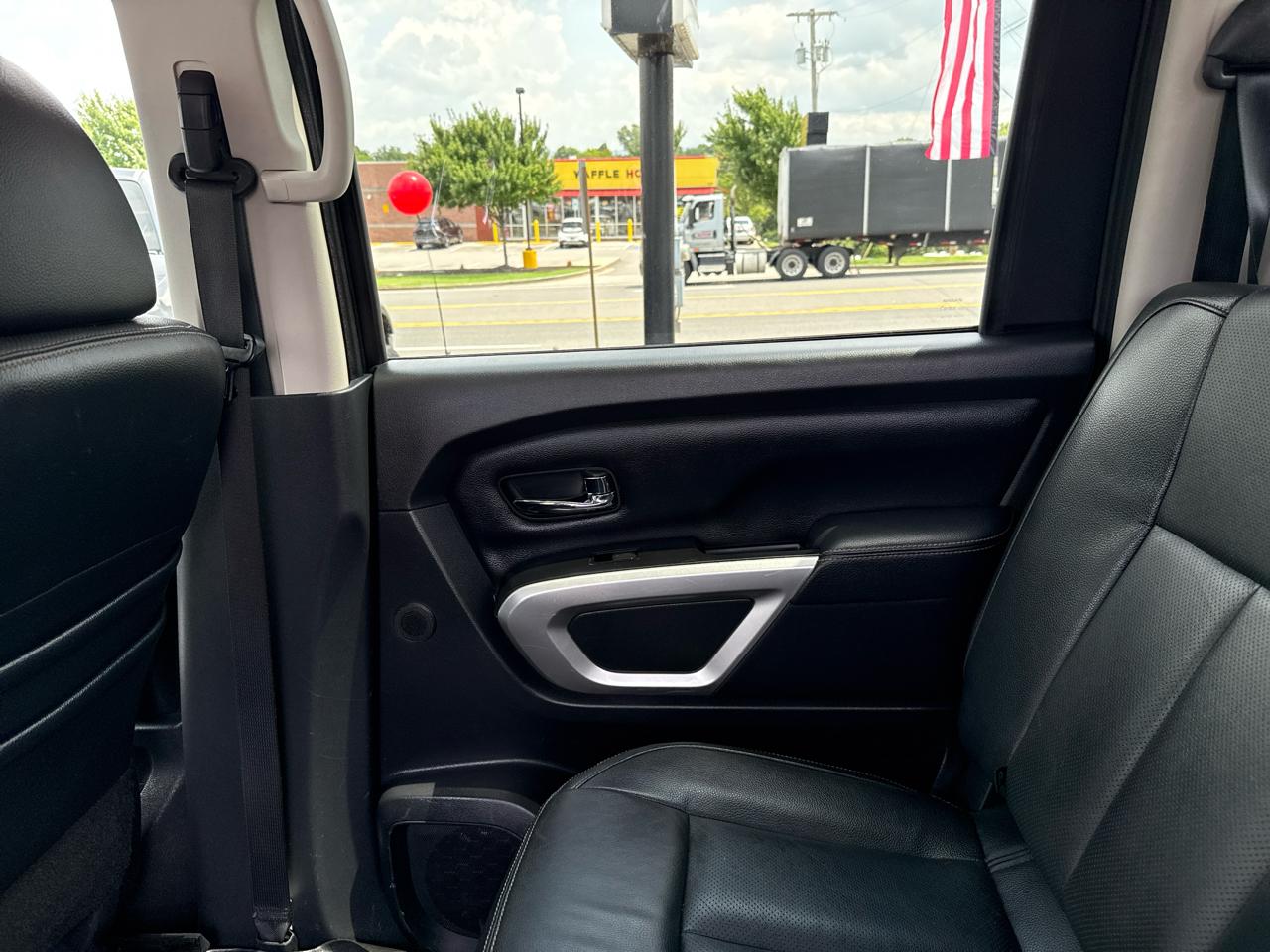 Nissan Titan 4x4 Crew Cab SL 2018
