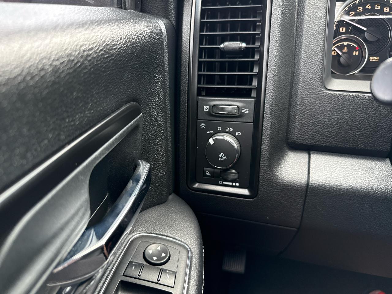 RAM 1500 Rebel 4x4 Crew Cab 5'7" Box 2017