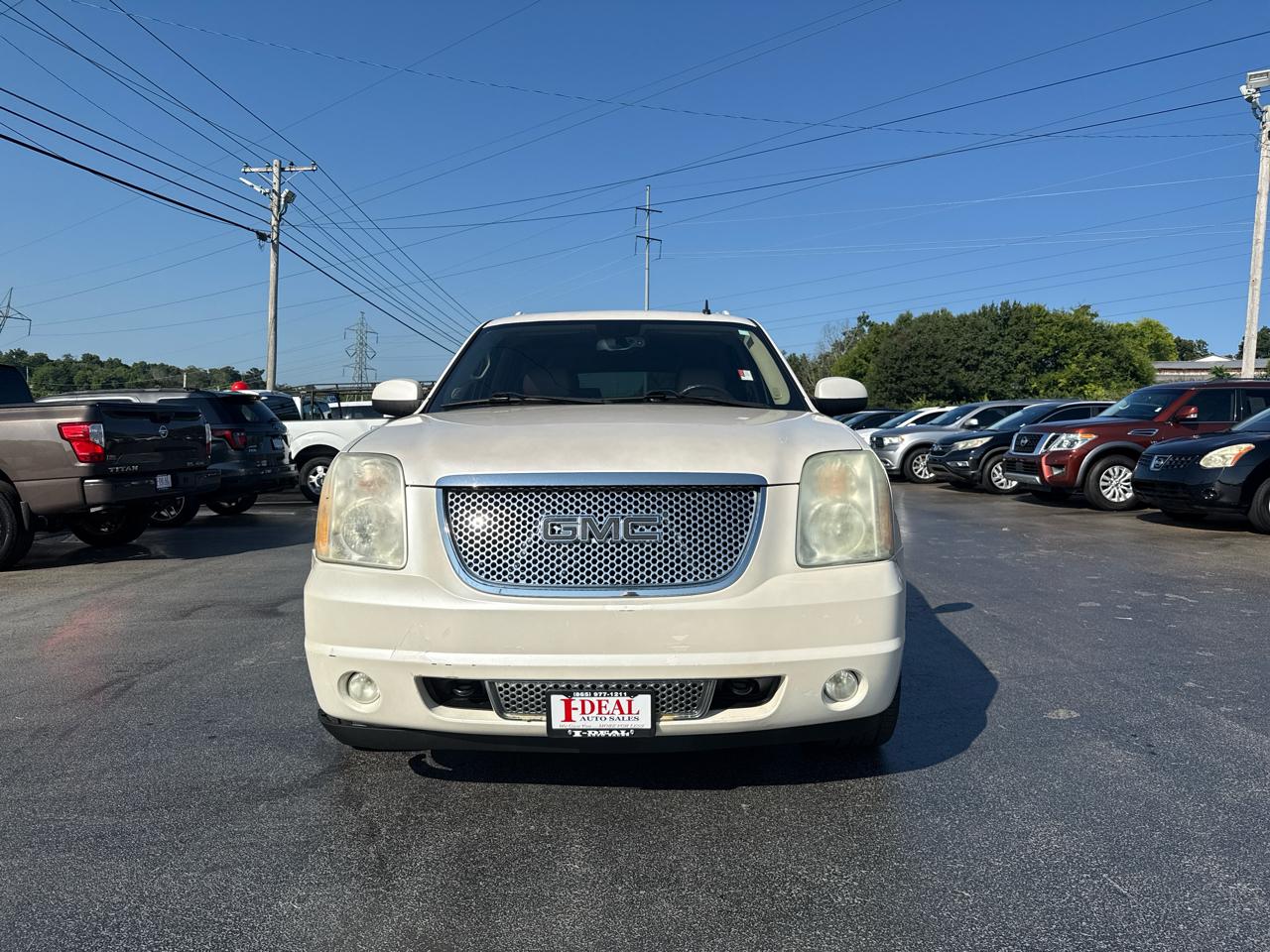 GMC Yukon XL AWD 4dr 1500 Denali 2011