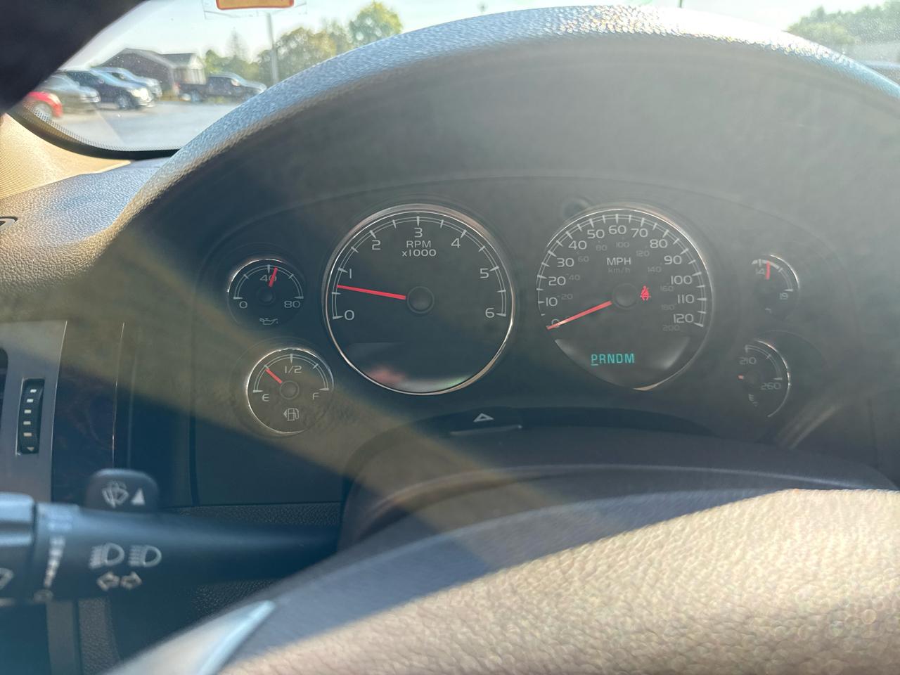 GMC Yukon XL AWD 4dr 1500 Denali 2011