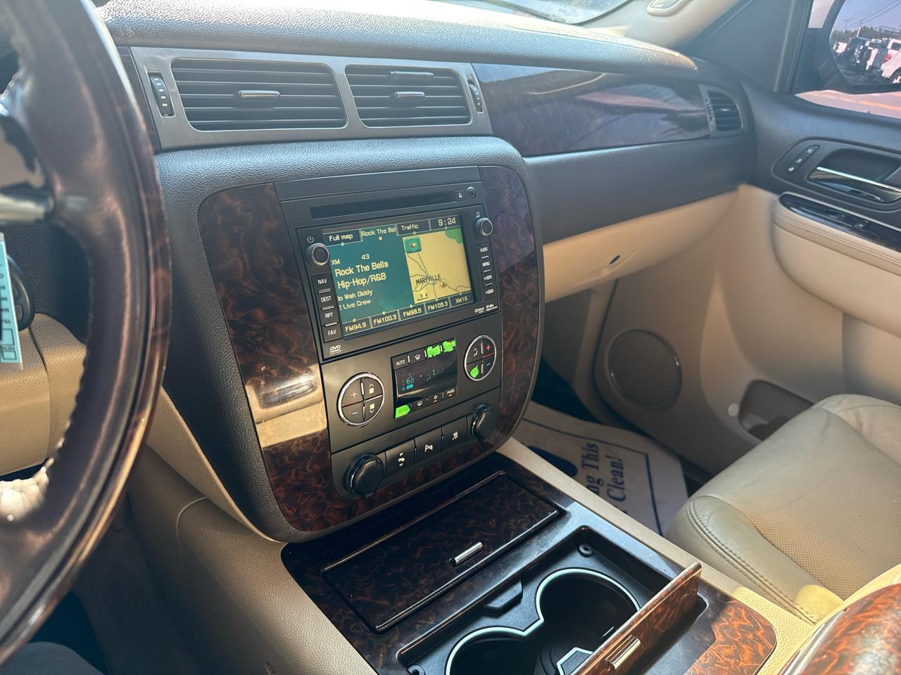 GMC Yukon XL AWD 4dr 1500 Denali 2011