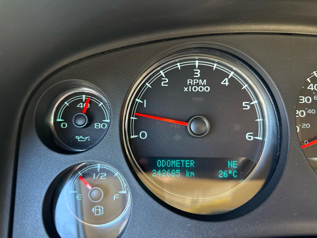 GMC Yukon XL AWD 4dr 1500 Denali 2011