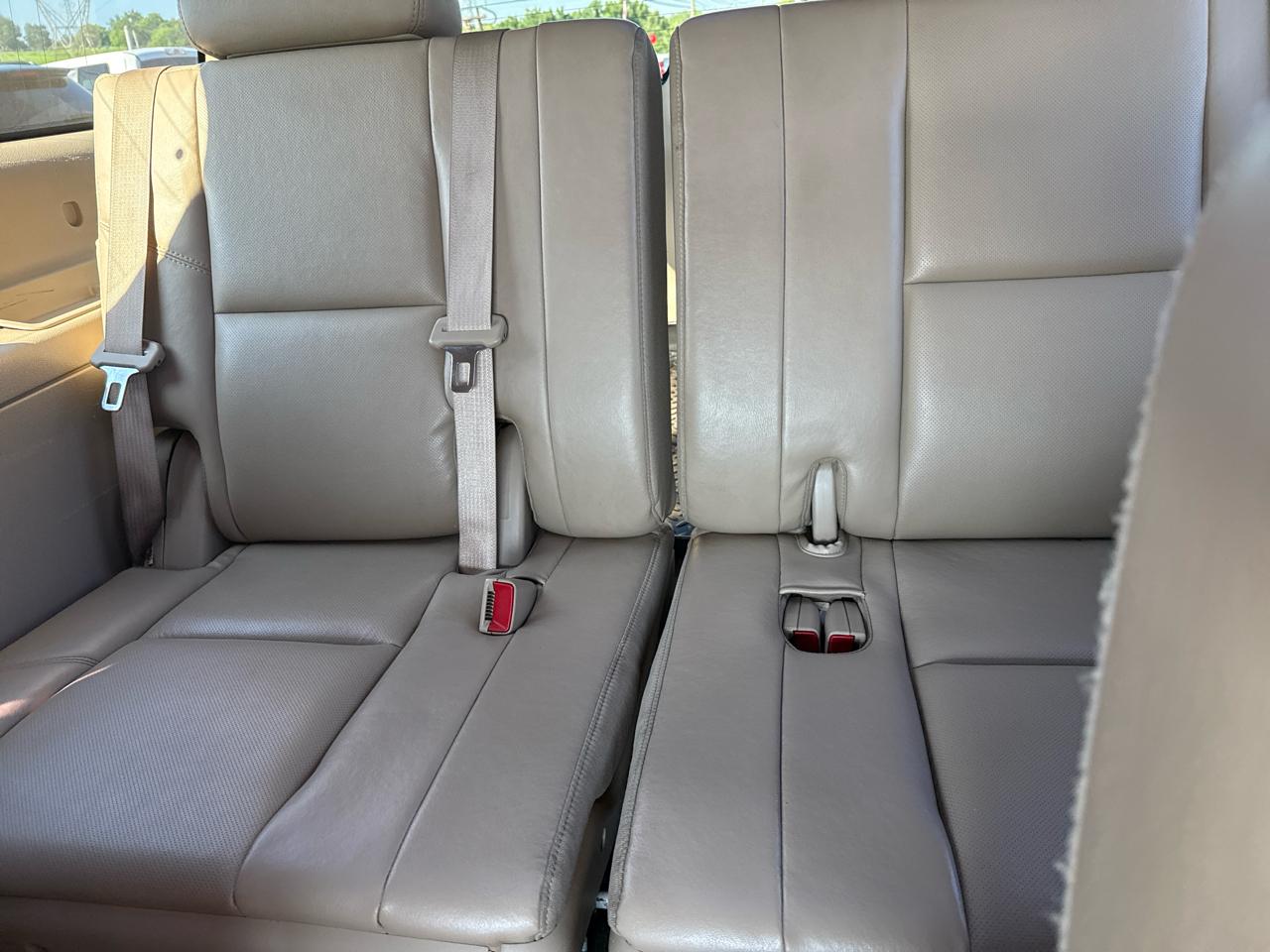 GMC Yukon XL AWD 4dr 1500 Denali 2011