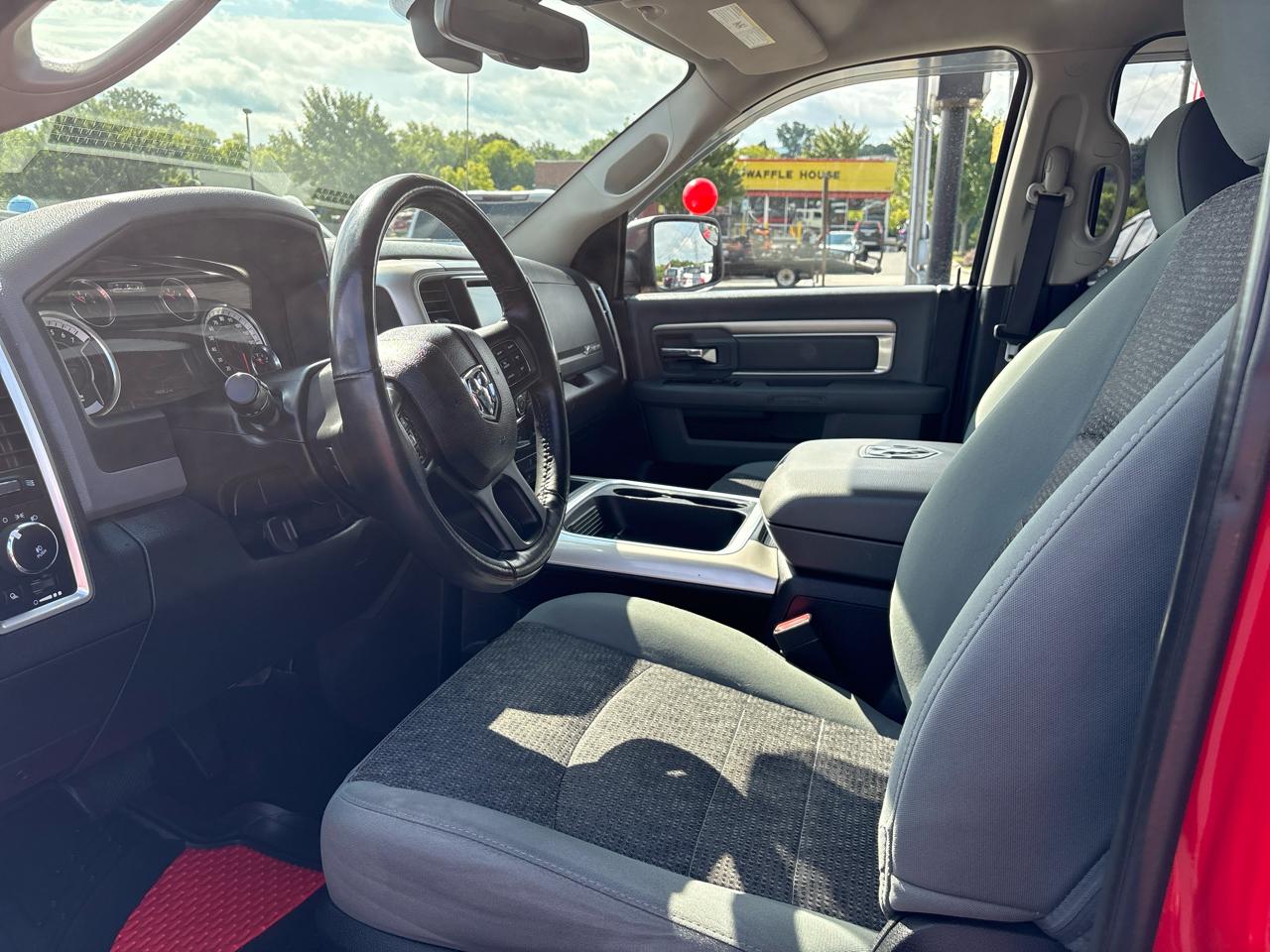 RAM 1500 Big Horn 4x4 Crew Cab 5'7" Box 2017