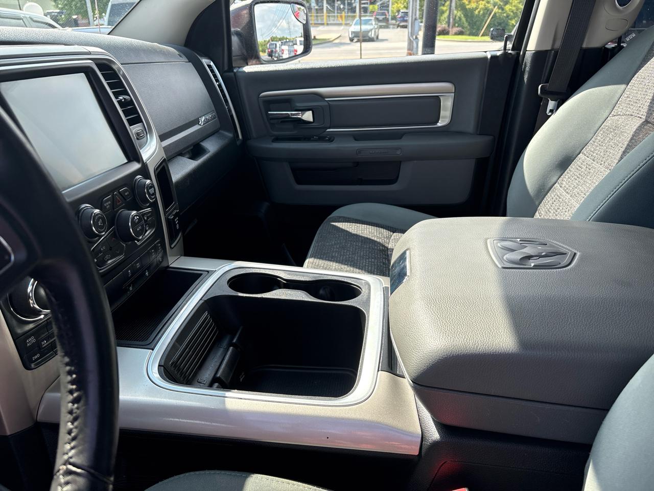 RAM 1500 Big Horn 4x4 Crew Cab 5'7" Box 2017