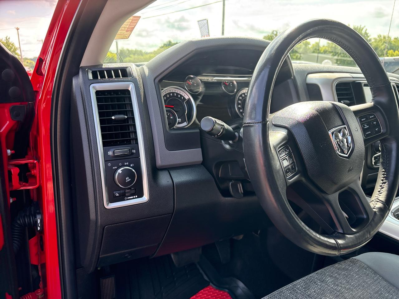 RAM 1500 Big Horn 4x4 Crew Cab 5'7" Box 2017