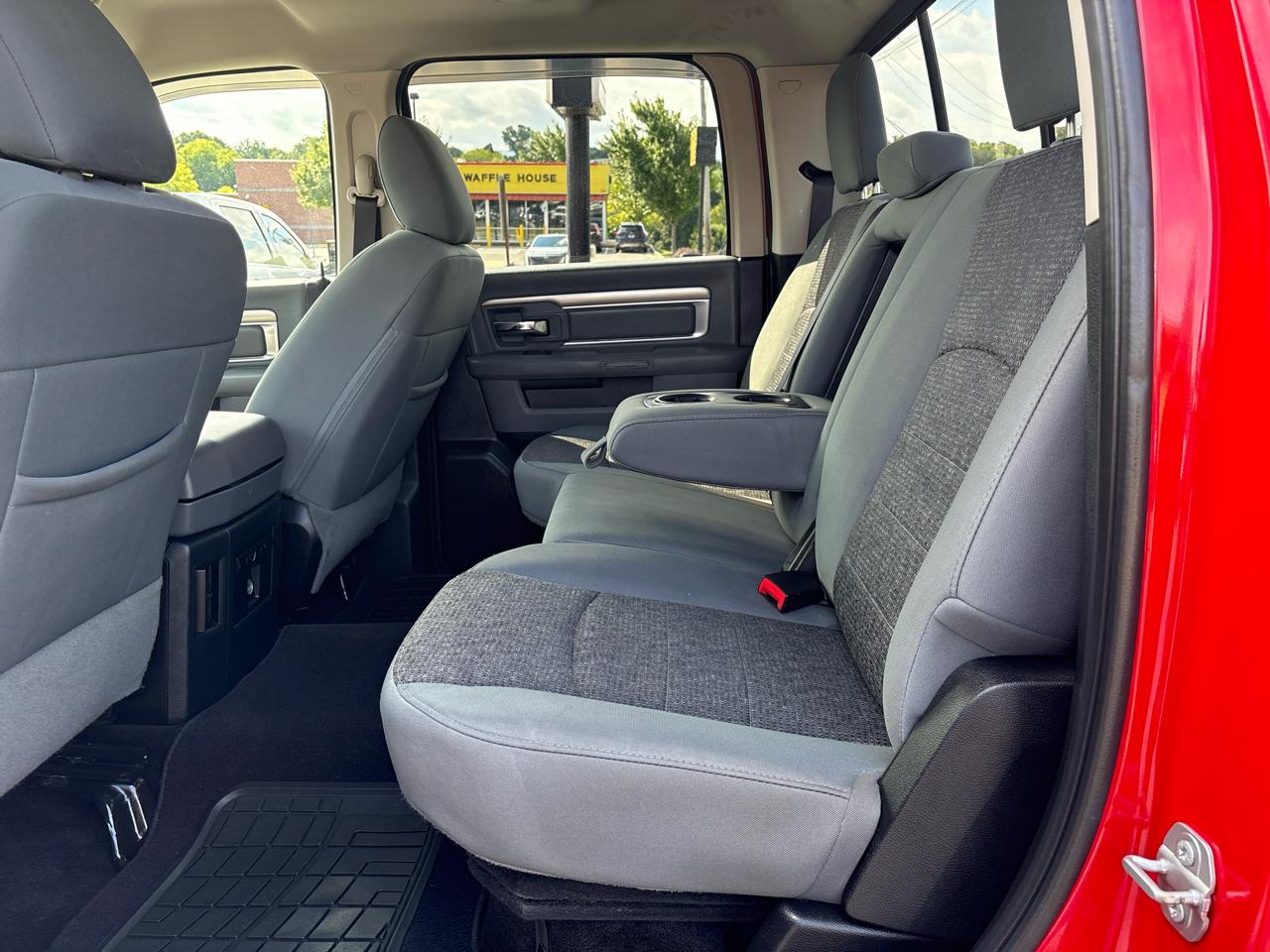 RAM 1500 Big Horn 4x4 Crew Cab 5'7" Box 2017