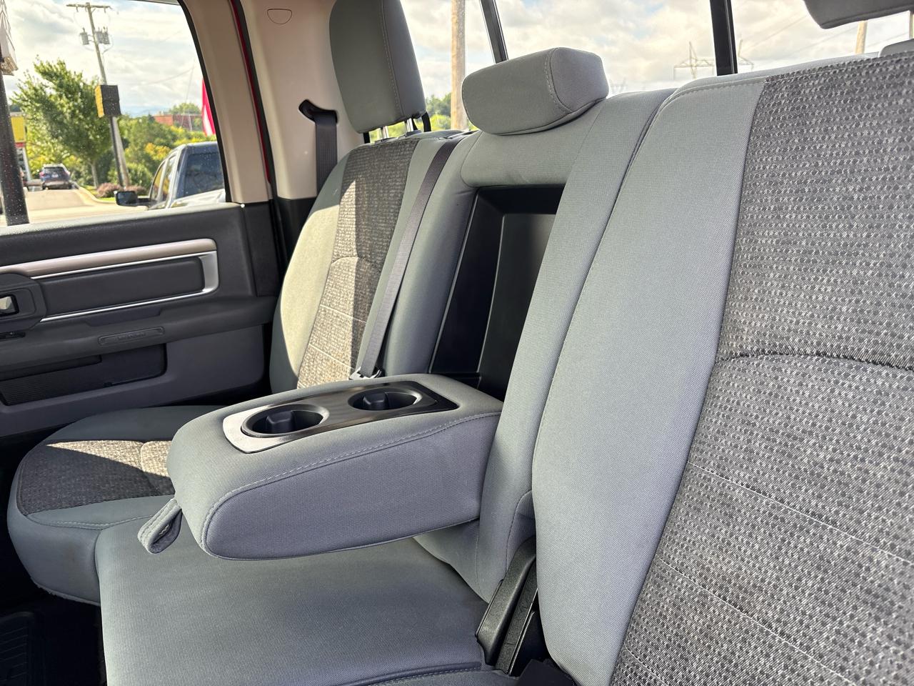 RAM 1500 Big Horn 4x4 Crew Cab 5'7" Box 2017