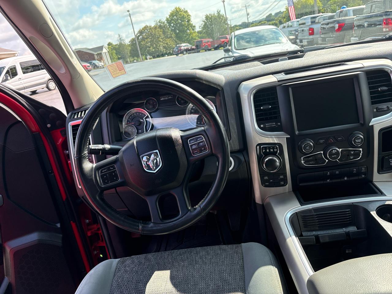 RAM 1500 Big Horn 4x4 Crew Cab 5'7" Box 2017