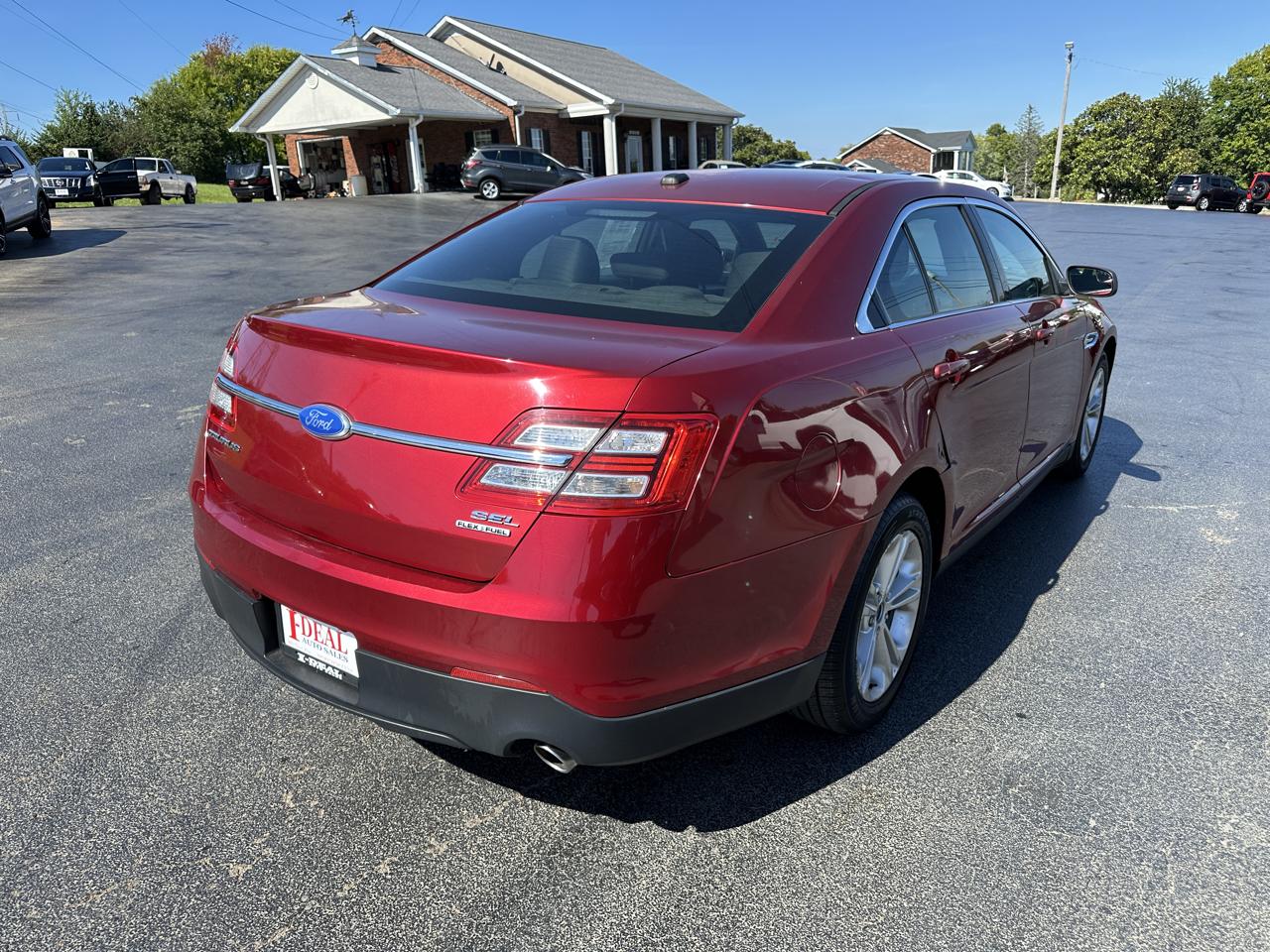 Ford Taurus 4dr Sdn SEL FWD 2013