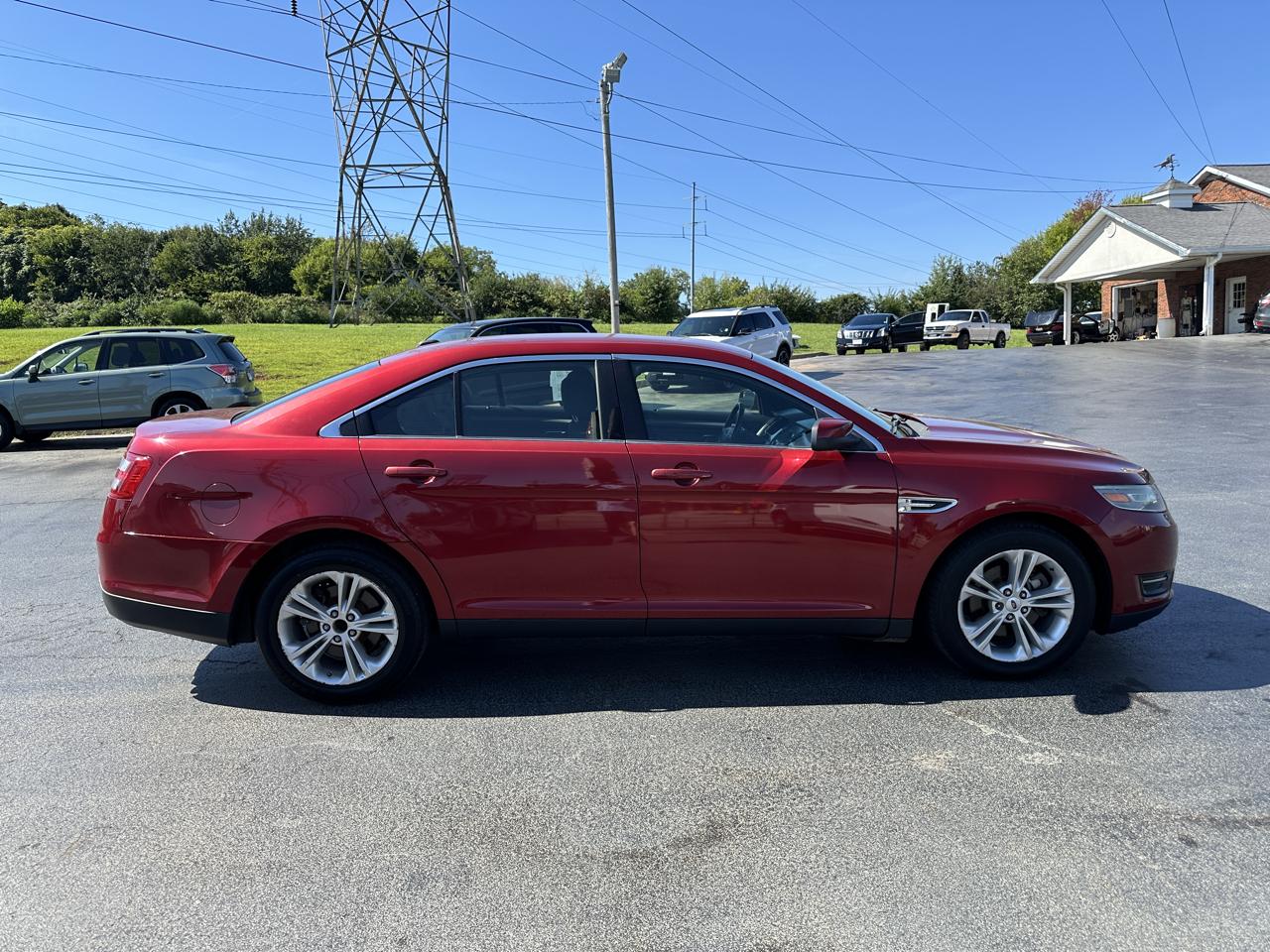 Ford Taurus 4dr Sdn SEL FWD 2013