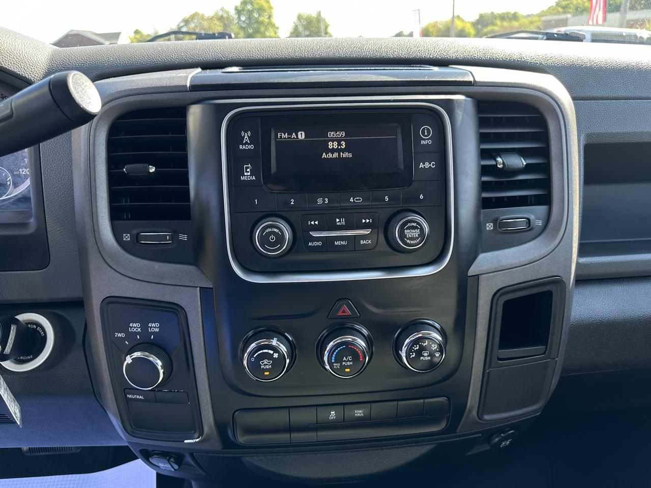 RAM 1500 4WD Quad Cab 140.5" Express 2013
