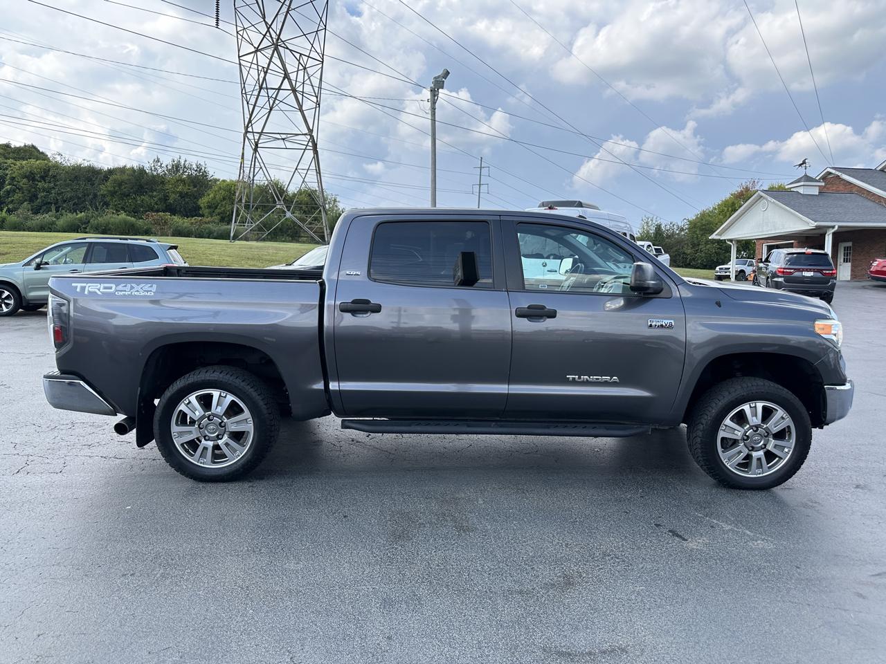 Toyota Tundra 4WD SR5 CrewMax 5.5' Bed 5.7L (Natl) 2017