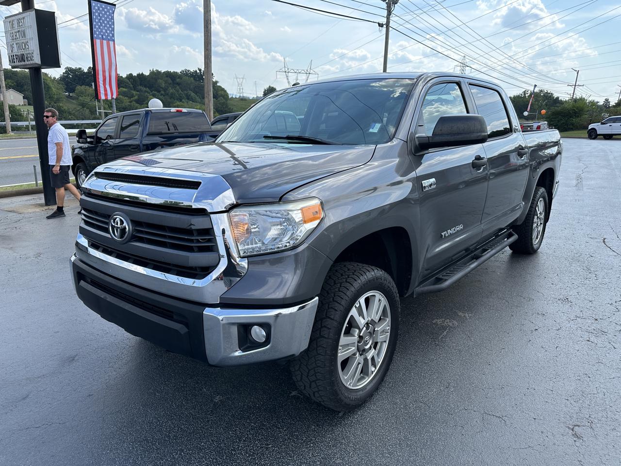Toyota Tundra 4WD SR5 CrewMax 5.5' Bed 5.7L (Natl) 2017