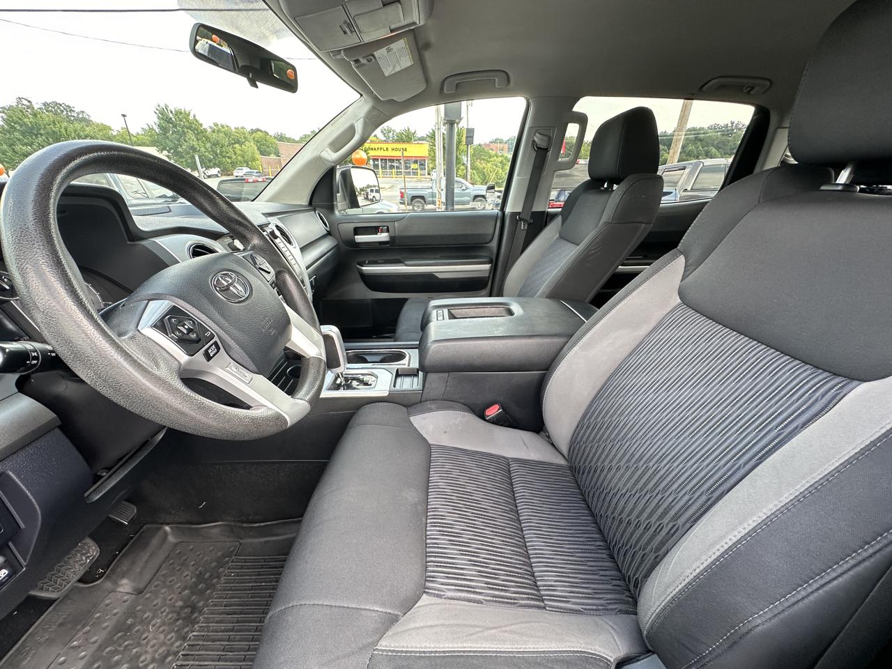 Toyota Tundra 4WD SR5 CrewMax 5.5' Bed 5.7L (Natl) 2017