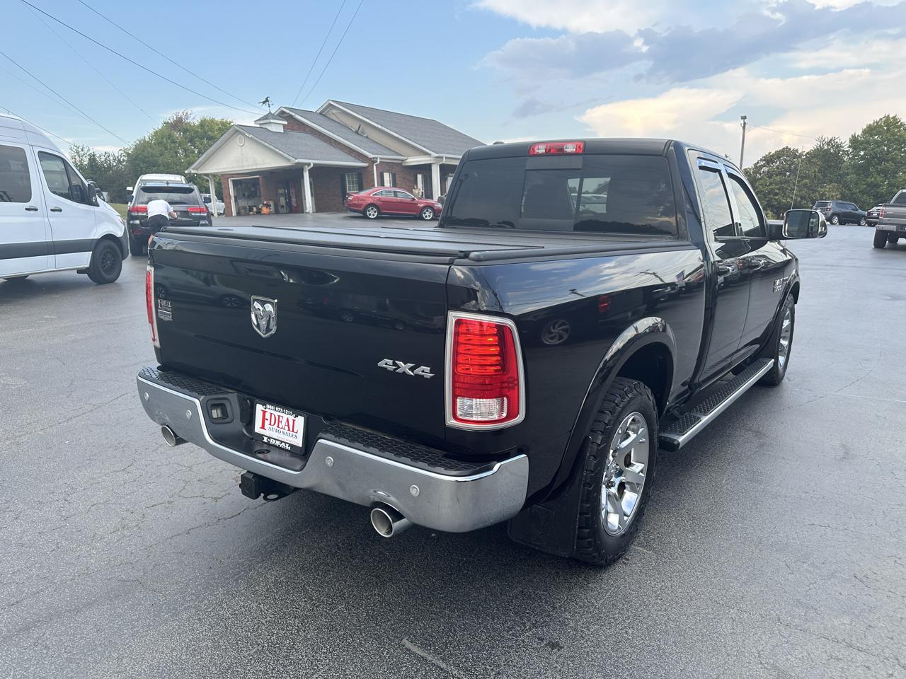 RAM 1500 4WD Quad Cab 140.5" Laramie 2014