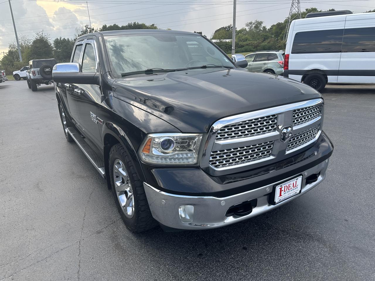 RAM 1500 4WD Quad Cab 140.5" Laramie 2014