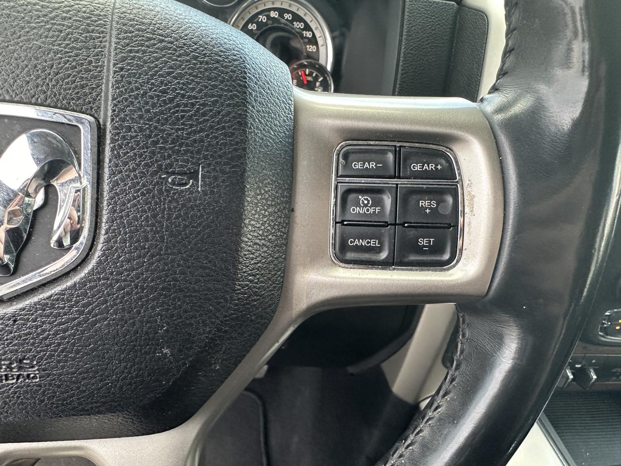RAM 1500 4WD Quad Cab 140.5" Laramie 2014