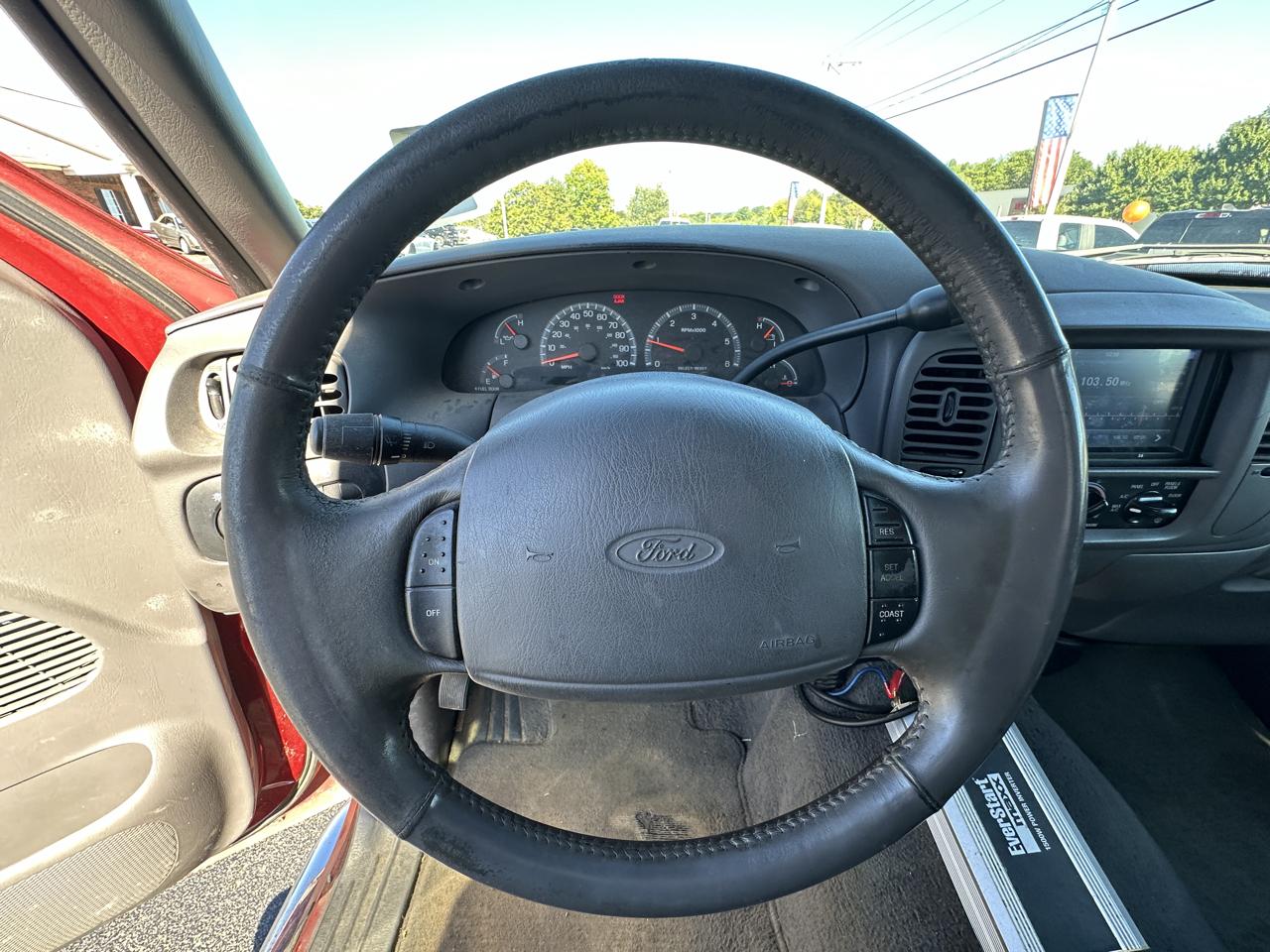 Ford F-150 SuperCrew 139" XLT 4WD 2002
