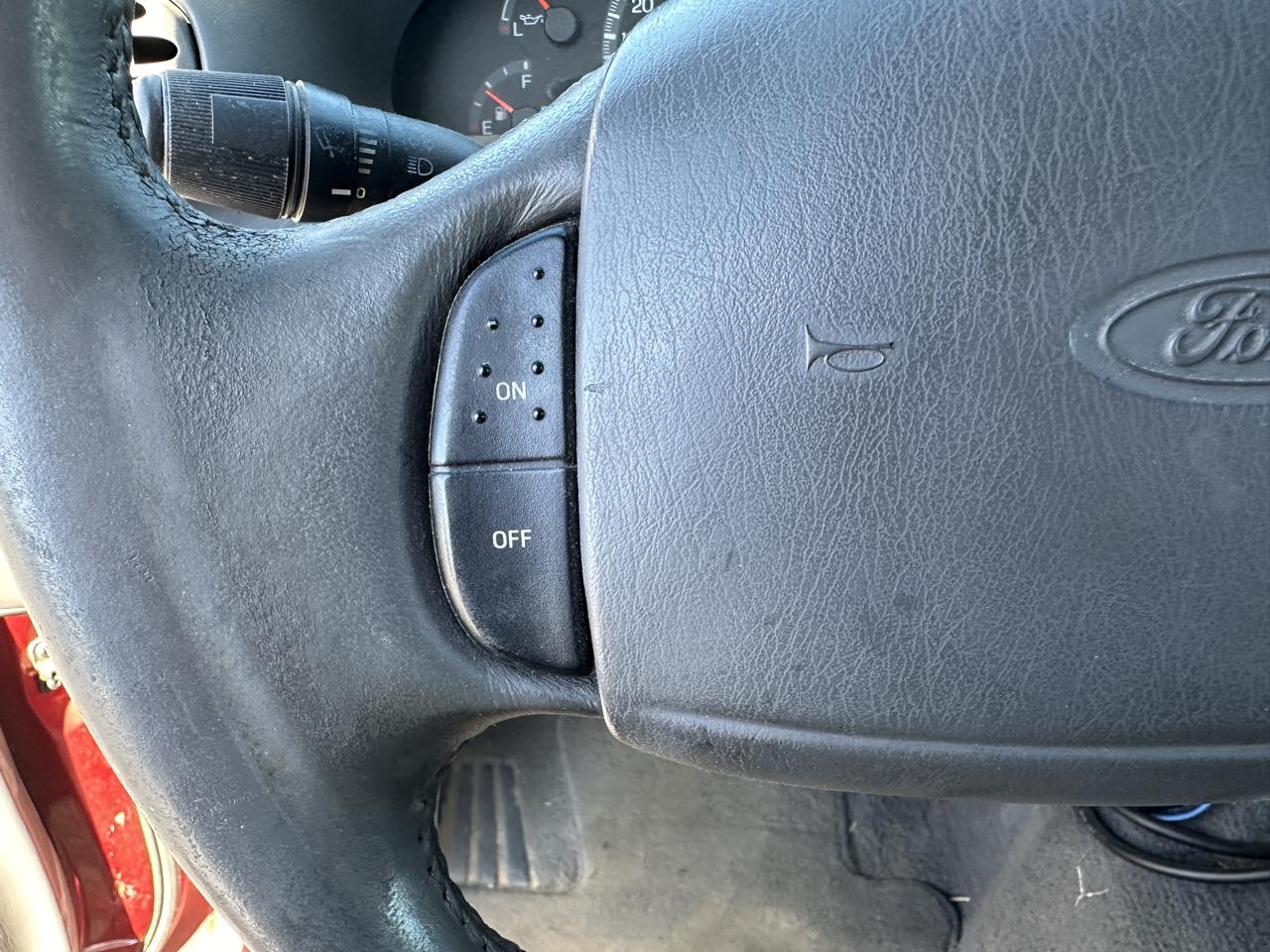 Ford F-150 SuperCrew 139" XLT 4WD 2002