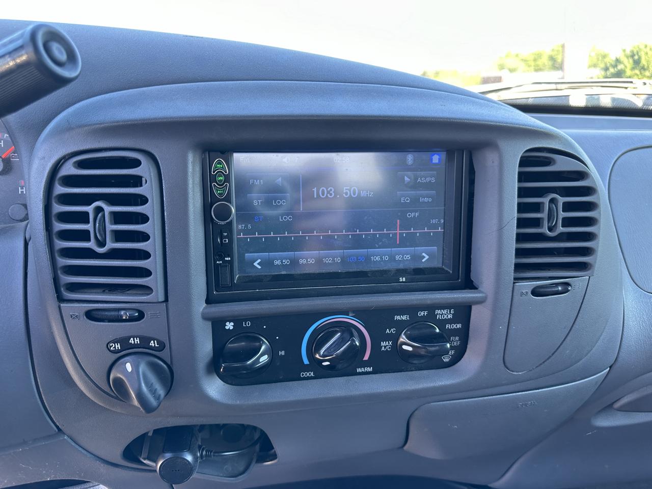 Ford F-150 SuperCrew 139" XLT 4WD 2002