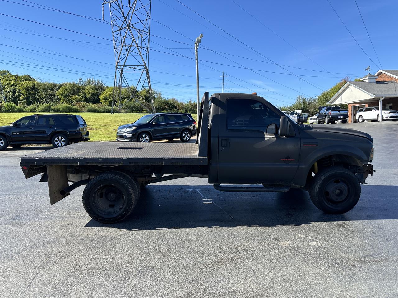Ford Super Duty F-350 DRW Reg Cab 141" WB 60" CA XLT 4WD 2005