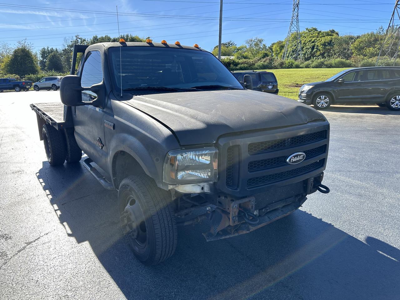 Ford Super Duty F-350 DRW Reg Cab 141" WB 60" CA XLT 4WD 2005