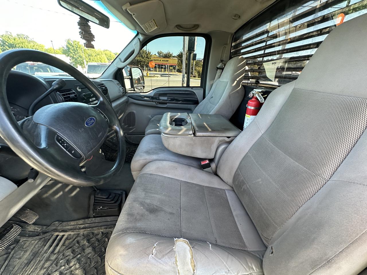 Ford Super Duty F-350 DRW Reg Cab 141" WB 60" CA XLT 4WD 2005