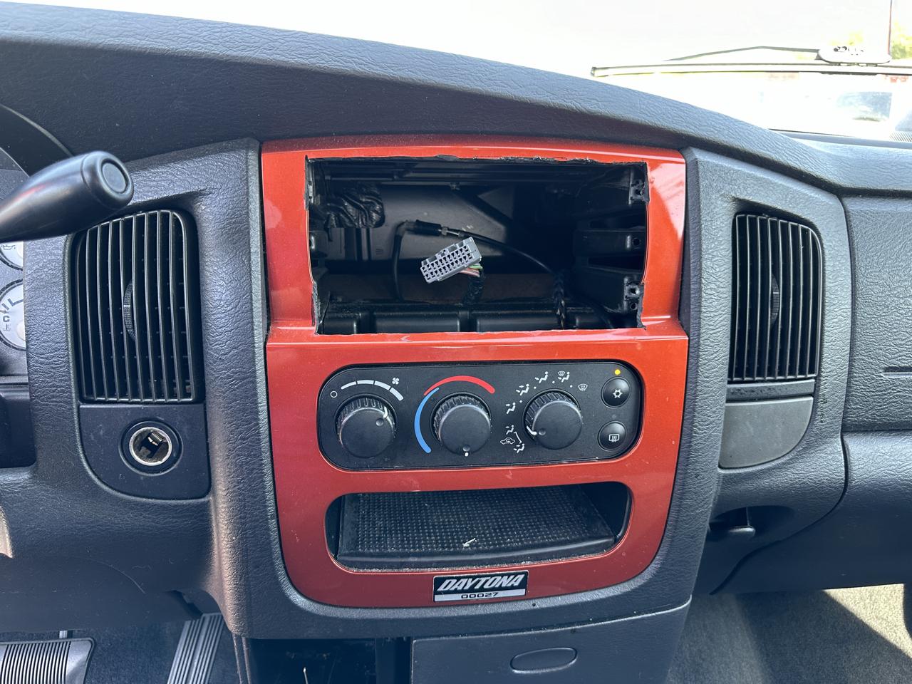 Dodge Ram 1500 4dr Quad Cab 140.5" WB SLT 2005
