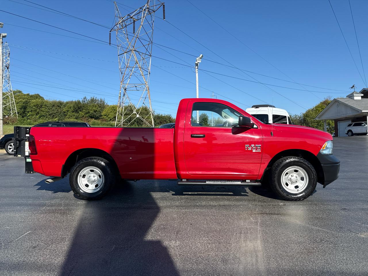 RAM 1500 Classic Tradesman 4x2 Reg Cab 8' Box 2019