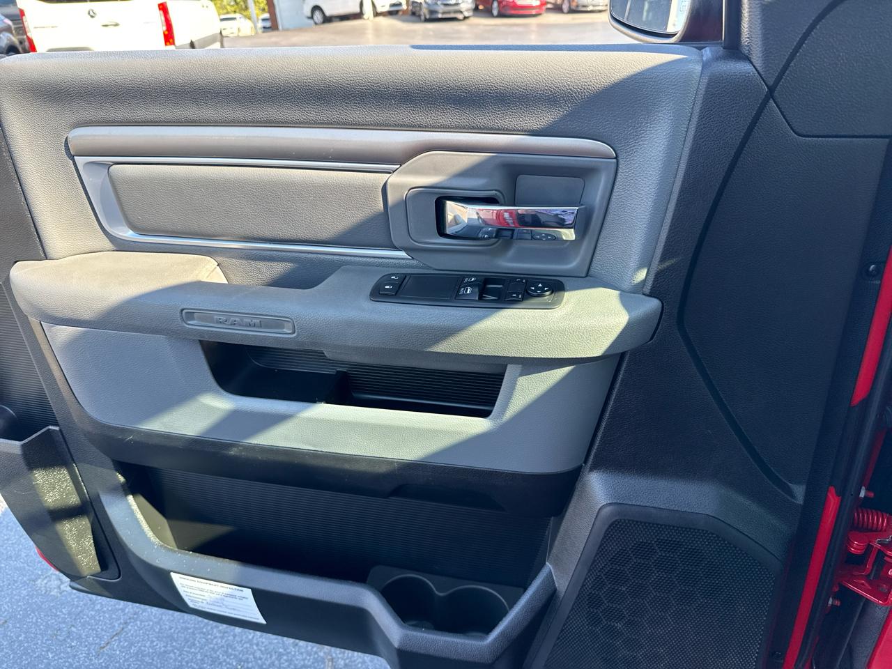 RAM 1500 Classic Tradesman 4x2 Reg Cab 8' Box 2019