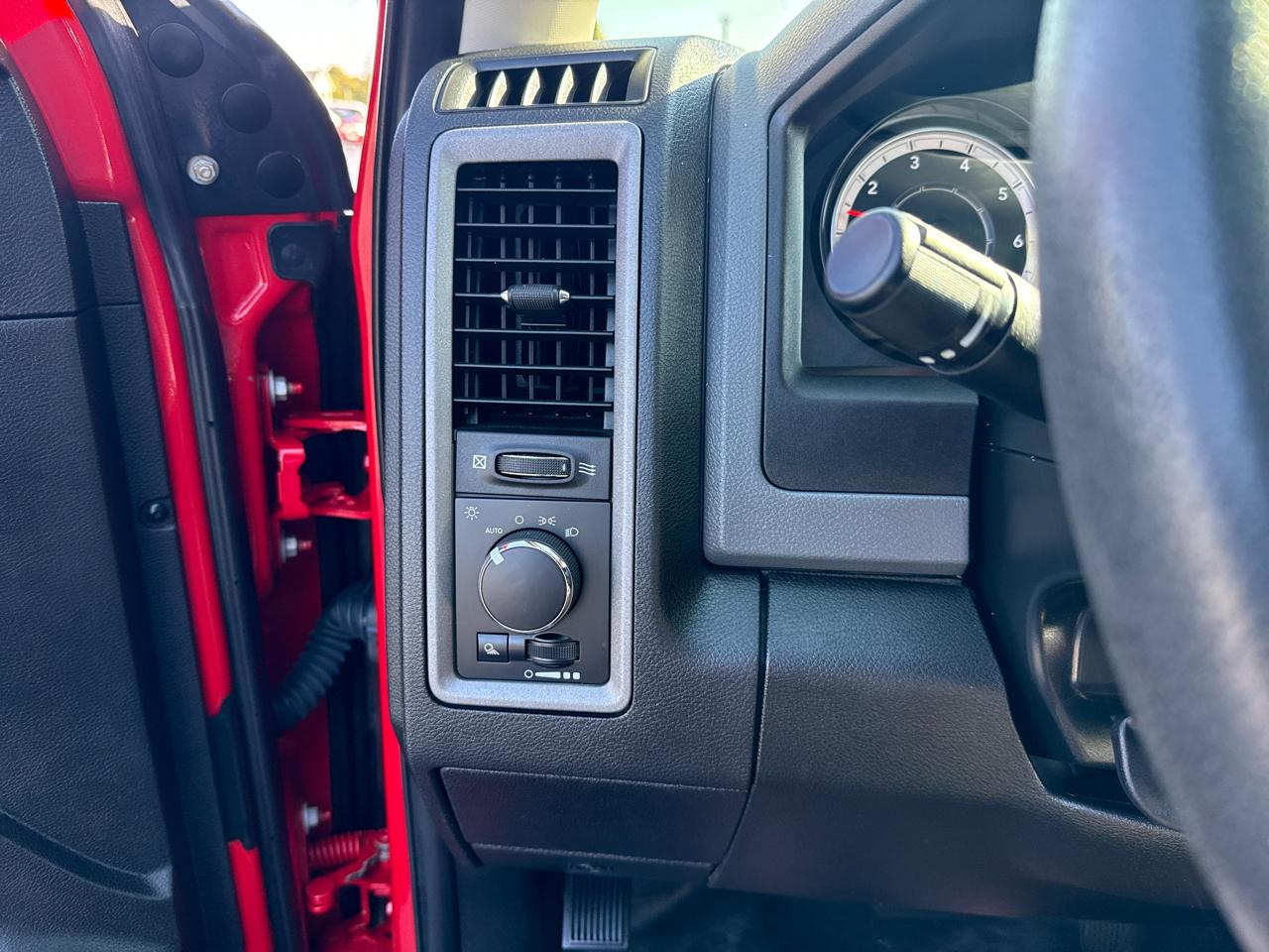 RAM 1500 Classic Tradesman 4x2 Reg Cab 8' Box 2019
