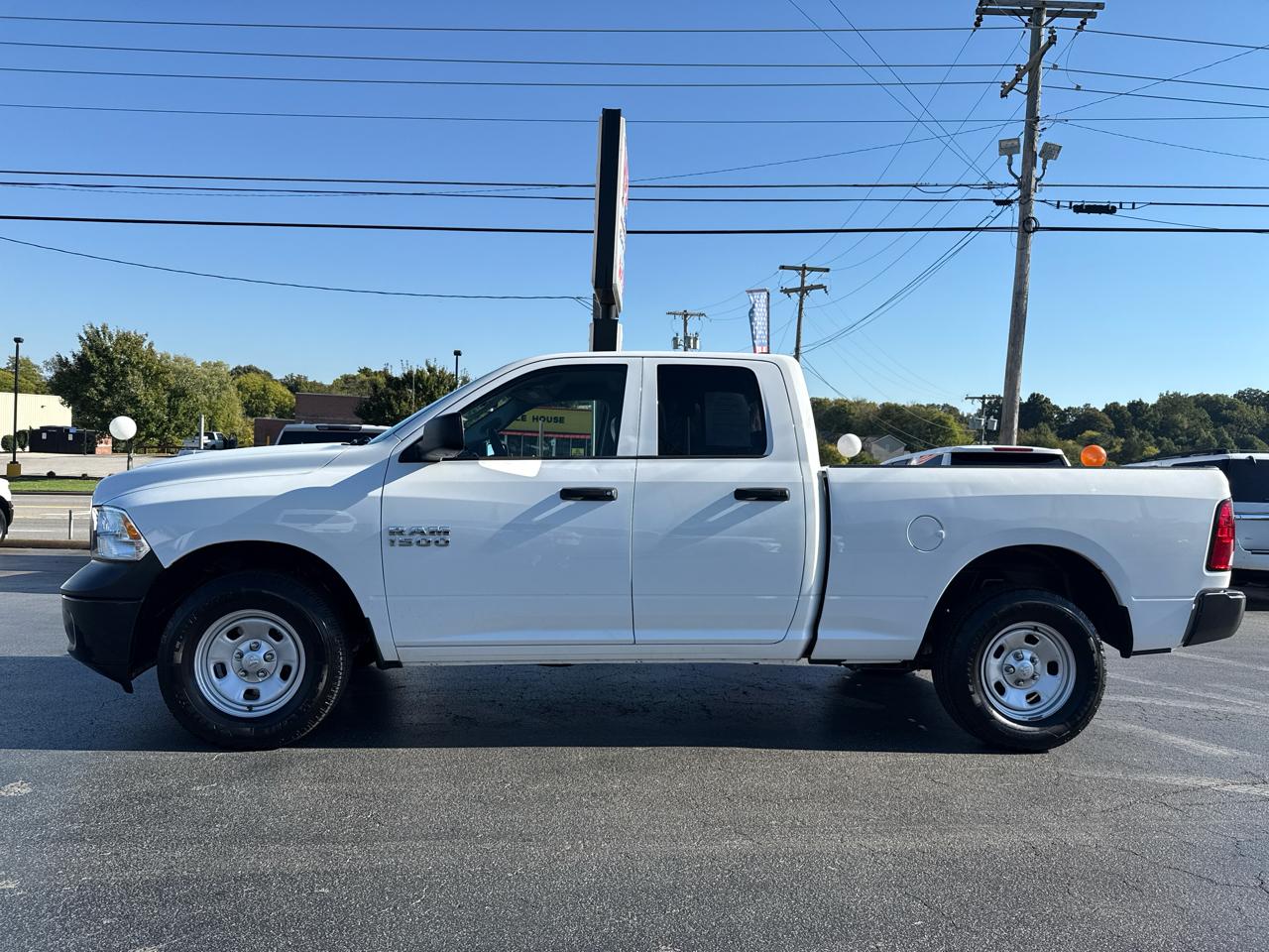 RAM 1500 4WD Quad Cab 140.5" Tradesman 2016