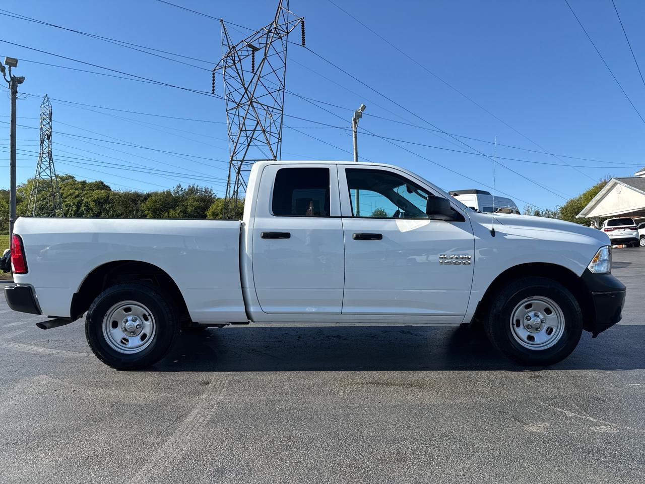 RAM 1500 4WD Quad Cab 140.5" Tradesman 2016