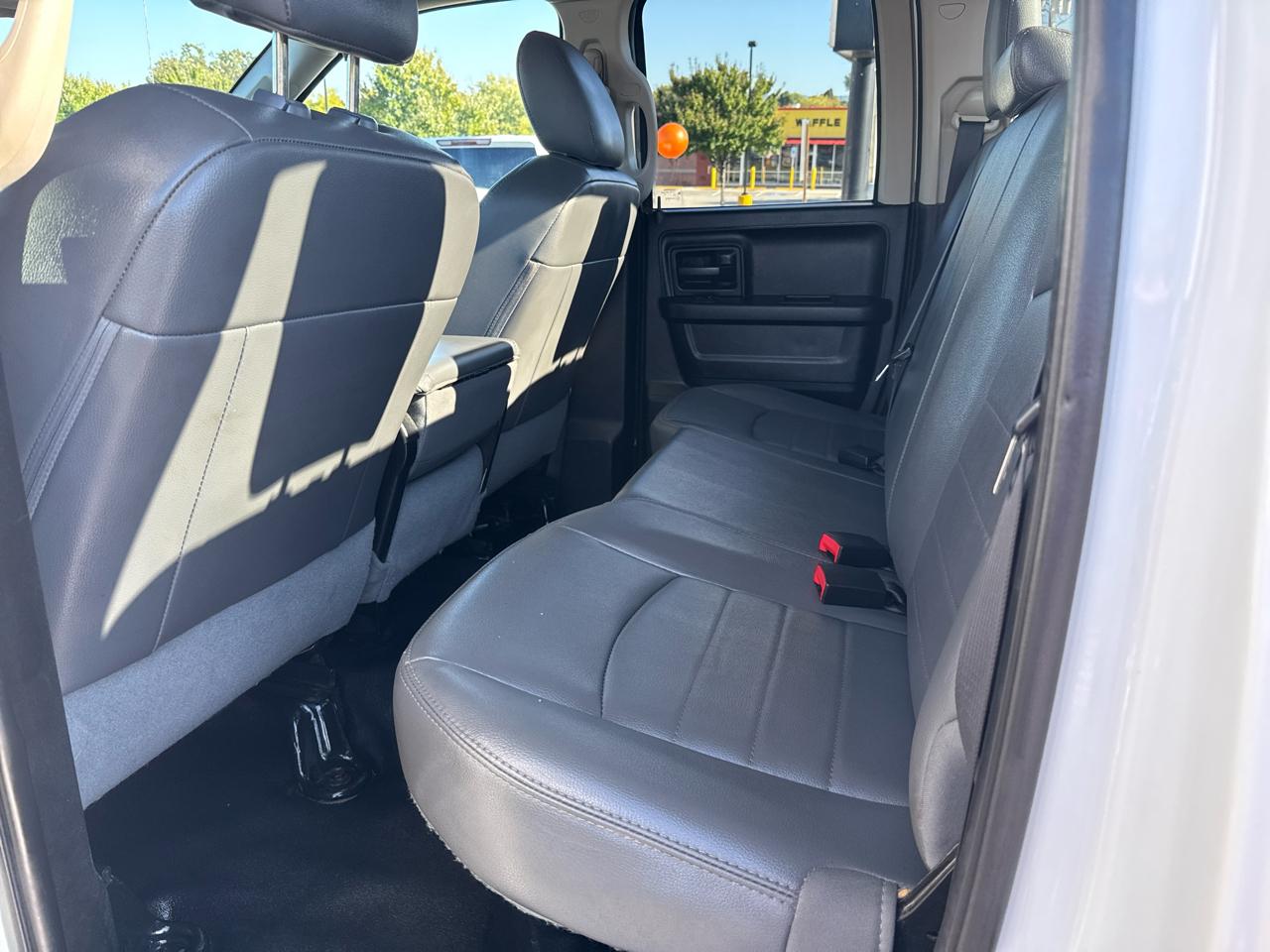 RAM 1500 4WD Quad Cab 140.5" Tradesman 2016