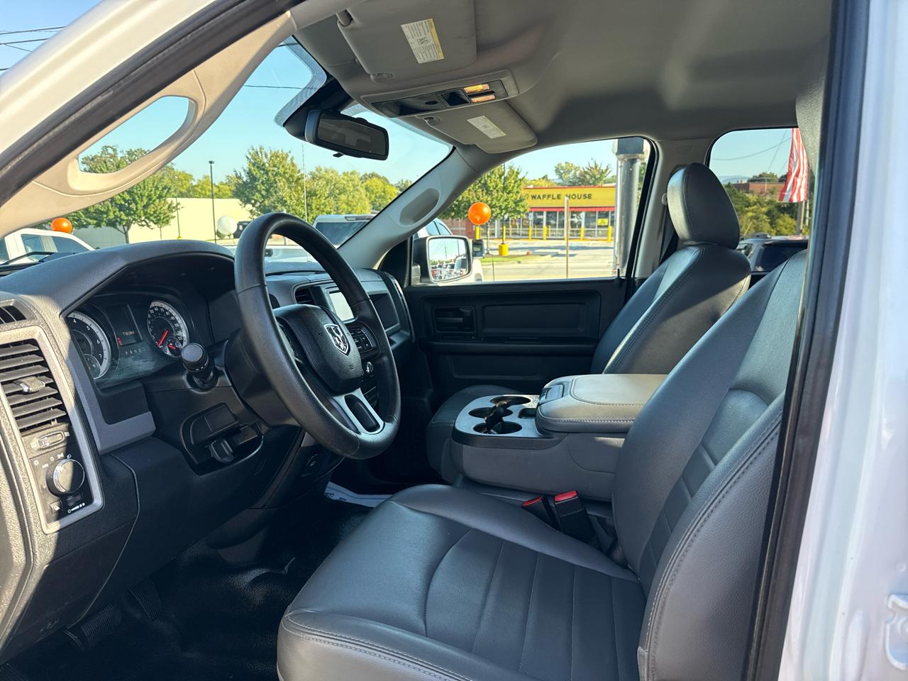RAM 1500 4WD Quad Cab 140.5" Tradesman 2016