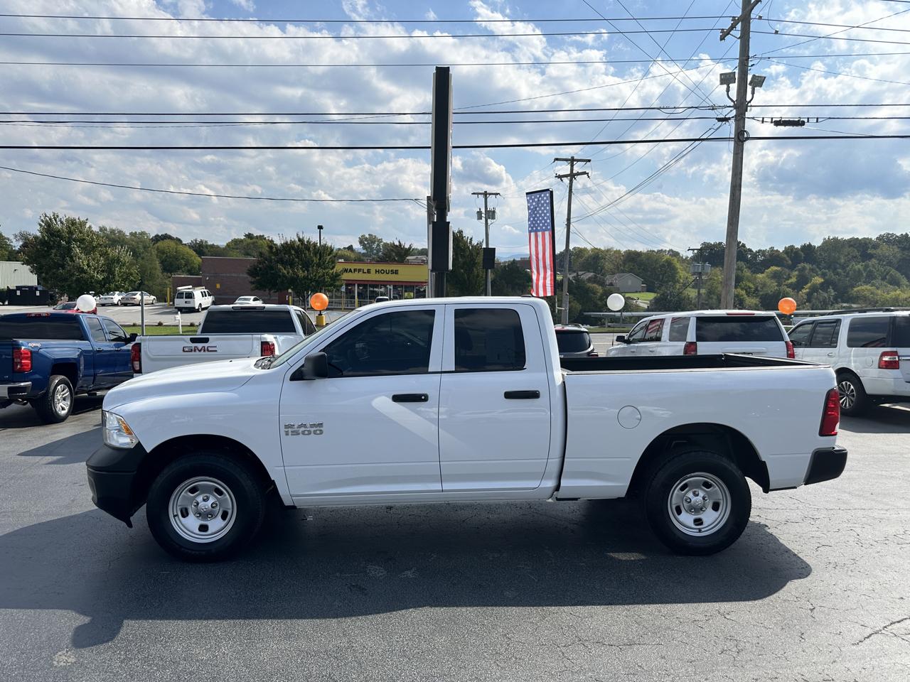 RAM 1500 4WD Quad Cab 140.5" Tradesman 2016