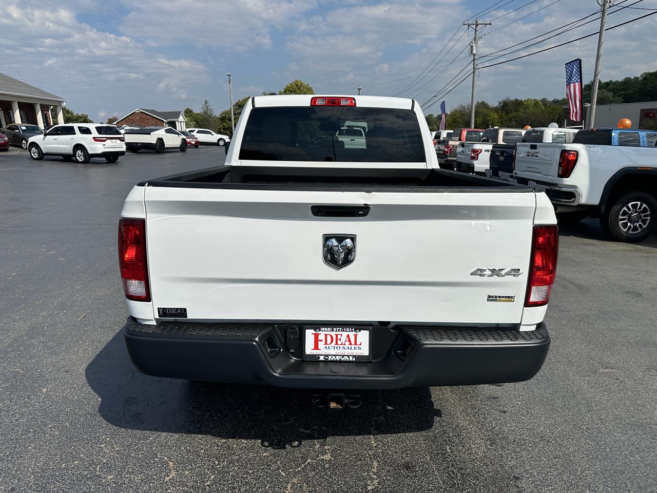 RAM 1500 4WD Quad Cab 140.5" Tradesman 2016