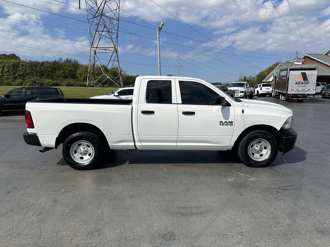 RAM 1500 4WD Quad Cab 140.5" Tradesman 2016
