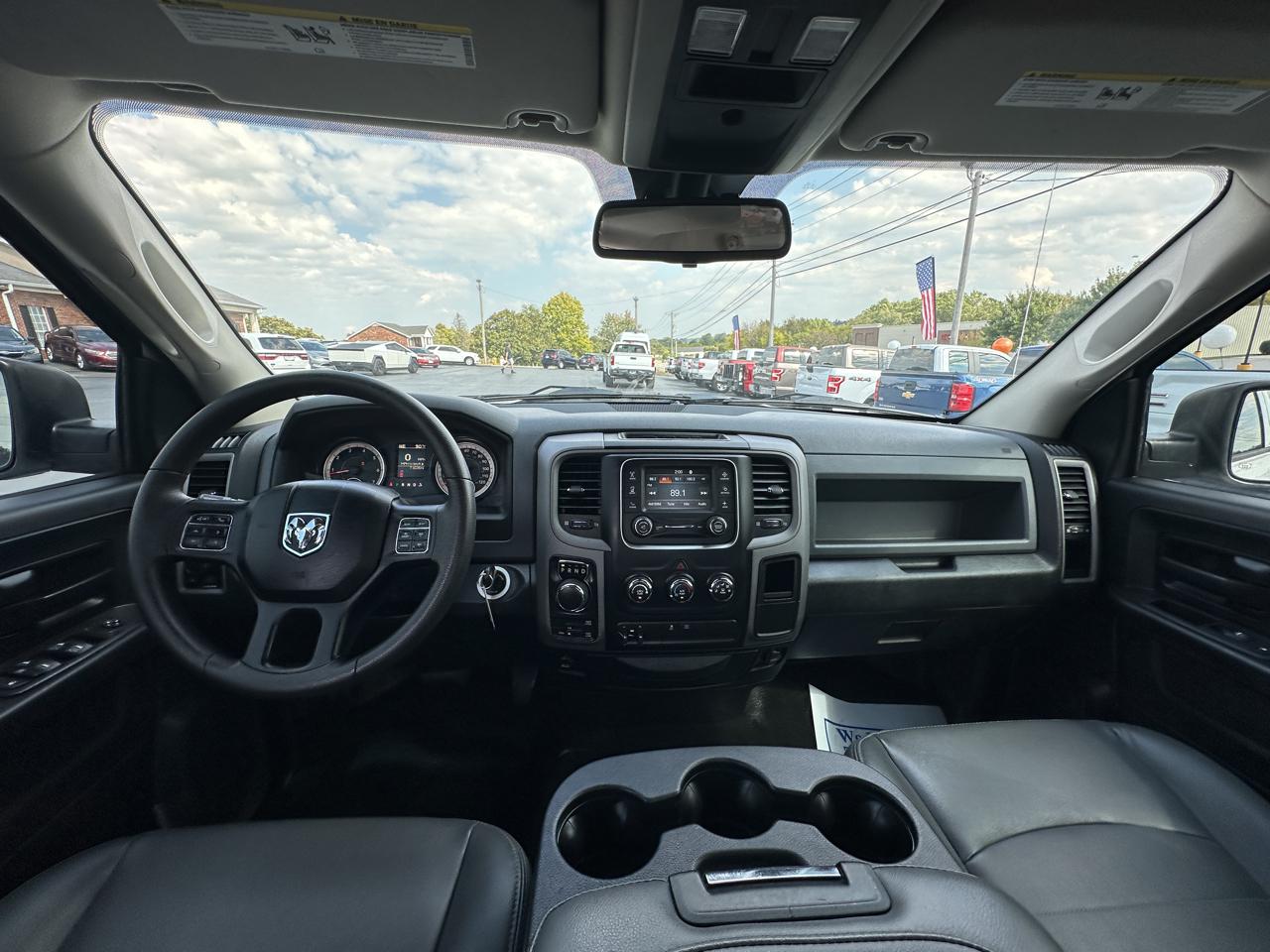 RAM 1500 4WD Quad Cab 140.5" Tradesman 2016