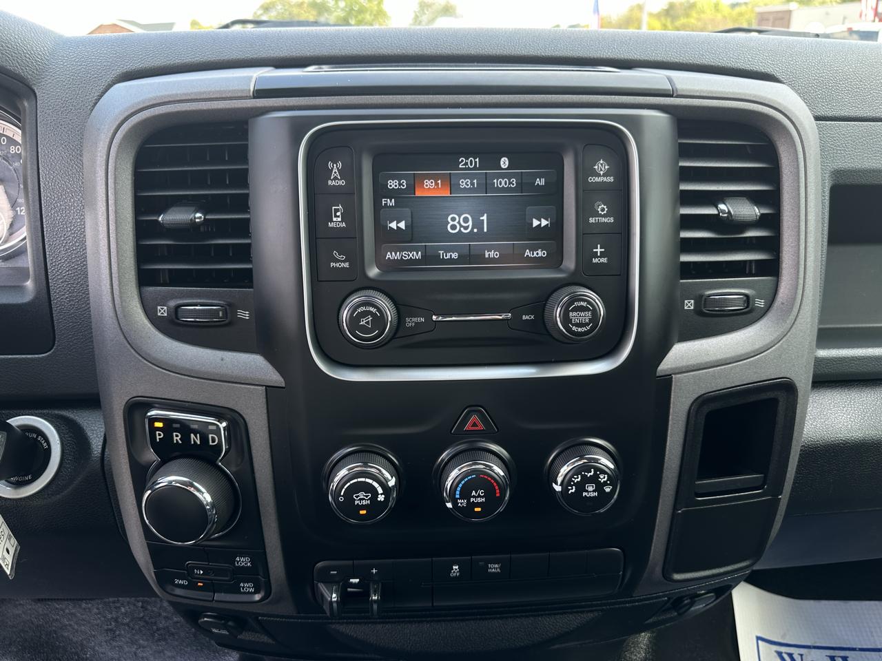 RAM 1500 4WD Quad Cab 140.5" Tradesman 2016