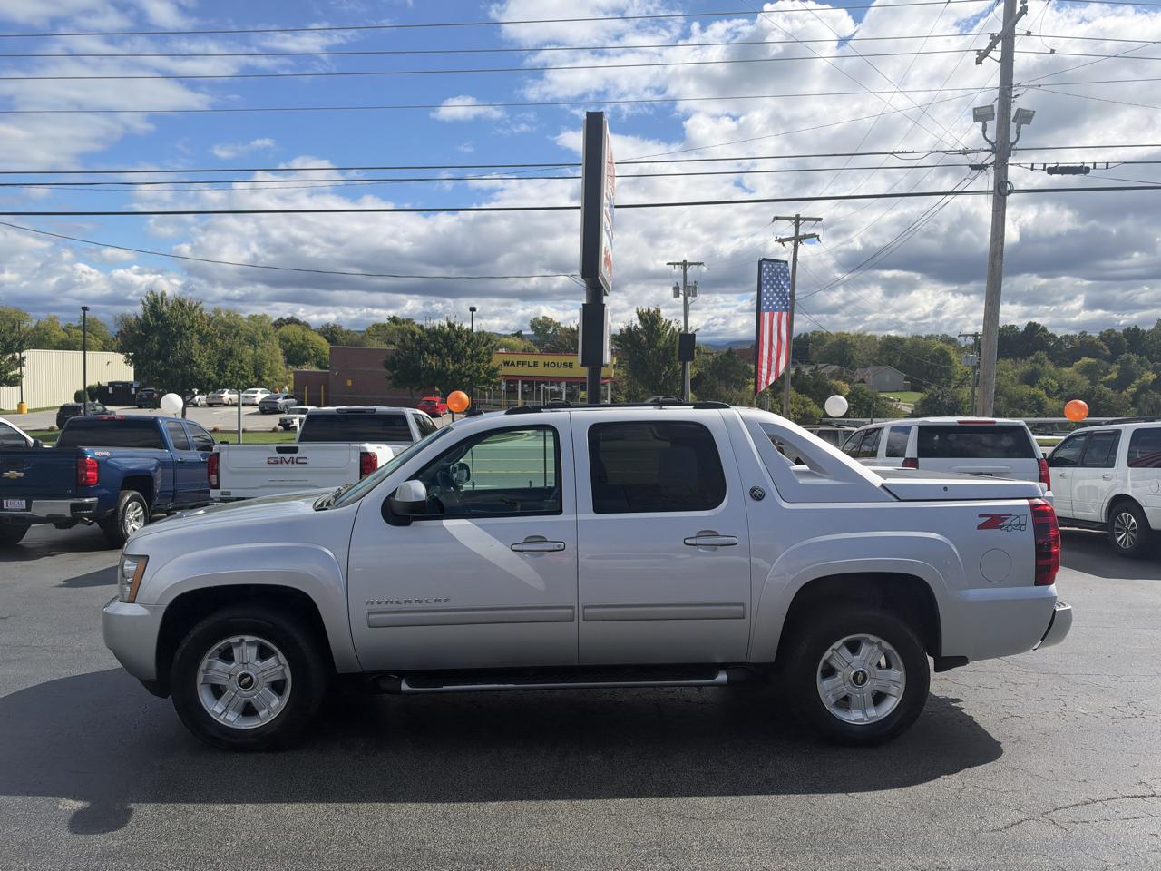 2013 Chevrolet Avalanche 4WD Crew Cab LT