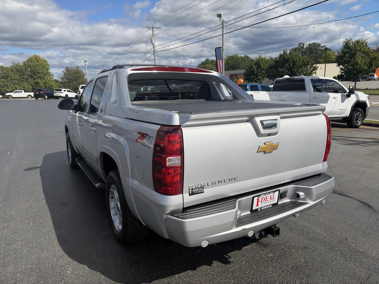 Chevrolet Avalanche 4WD Crew Cab LT 2013