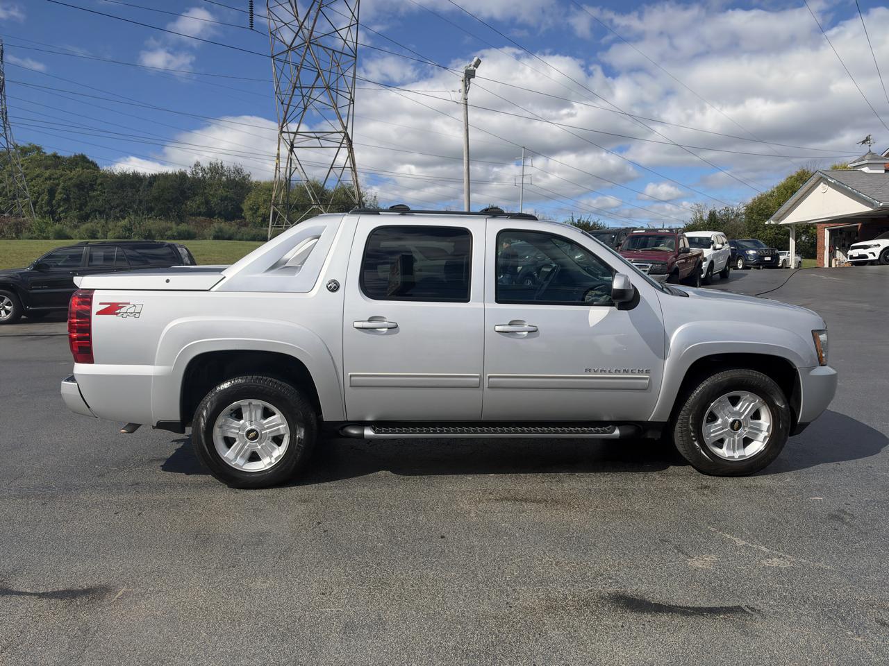 Chevrolet Avalanche 4WD Crew Cab LT 2013