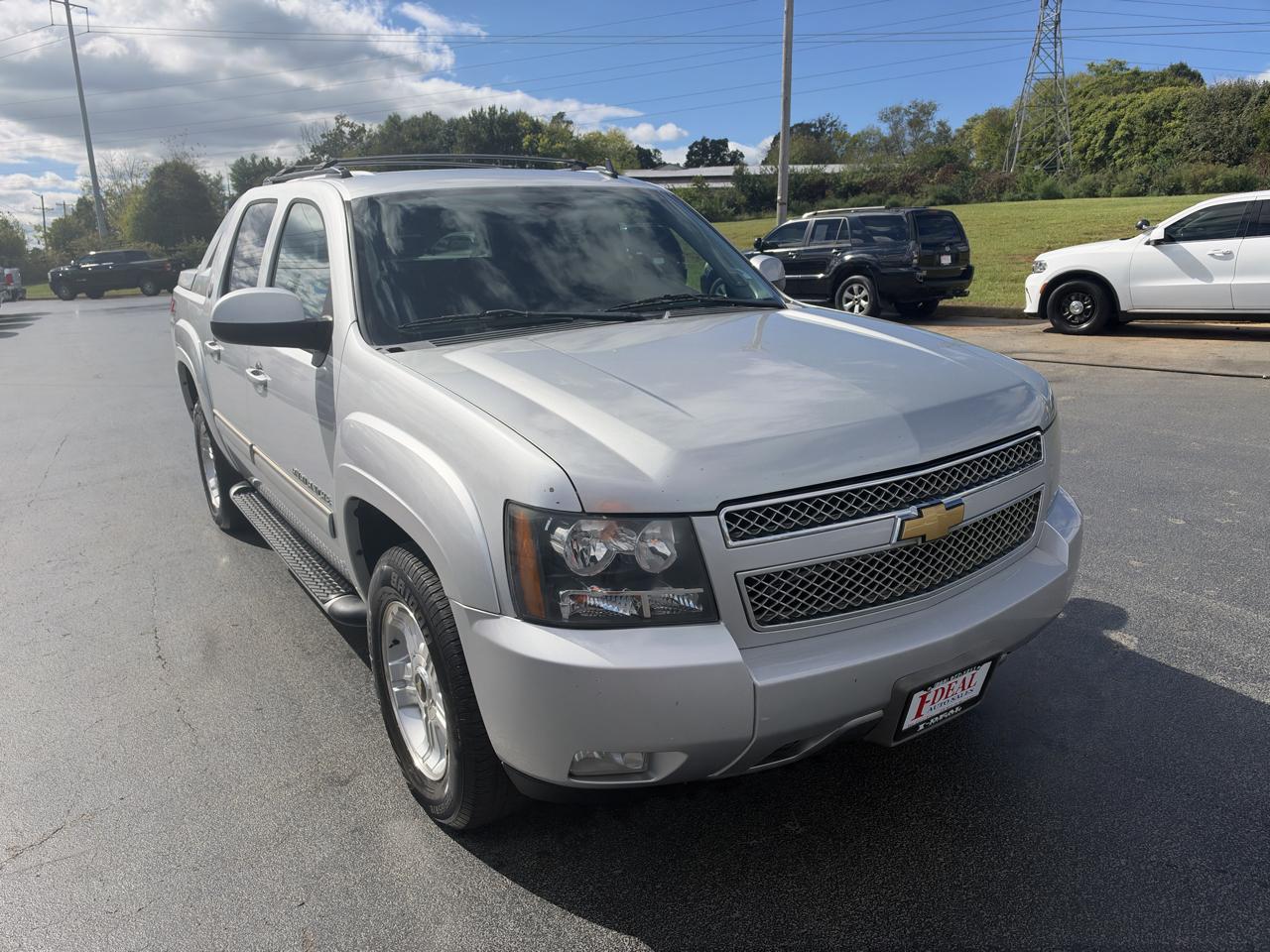Chevrolet Avalanche 4WD Crew Cab LT 2013
