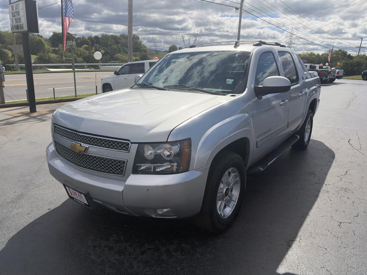 Chevrolet Avalanche 4WD Crew Cab LT 2013