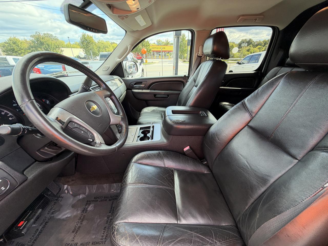 Chevrolet Avalanche 4WD Crew Cab LT 2013