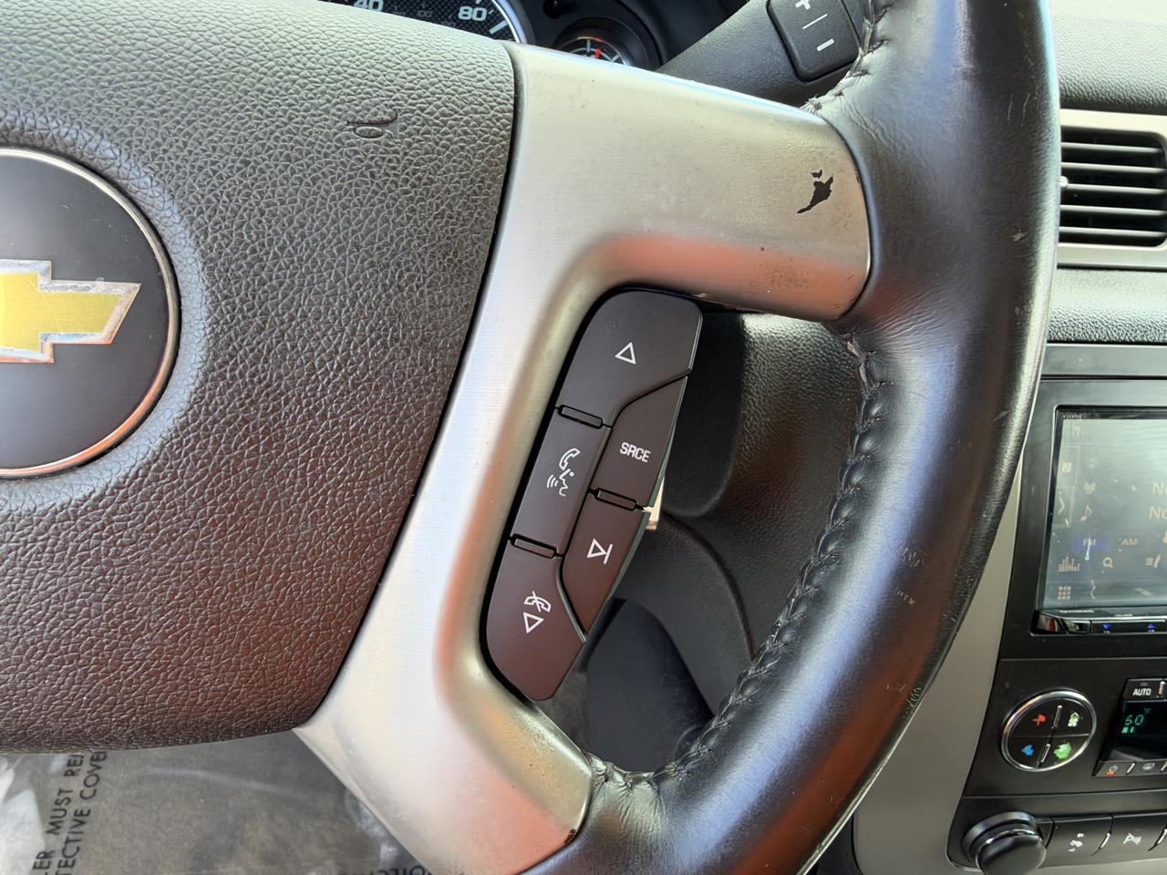 Chevrolet Avalanche 4WD Crew Cab LT 2013