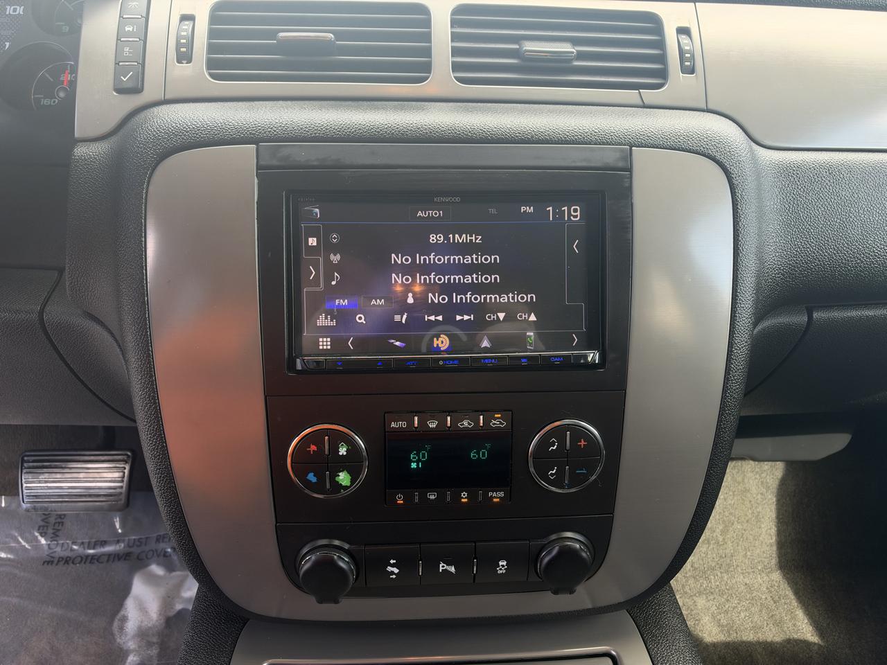 Chevrolet Avalanche 4WD Crew Cab LT 2013